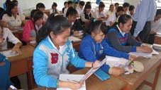 cac-ban-hoc-sinh-cua-truong-thpt-khanh-hung-rat-quan-tam-den-chinh-sach-tuyen-sinh-cua-truong-dla