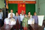 Trường DLA trao quà Tết cho bà con ấp Bắc Đông
