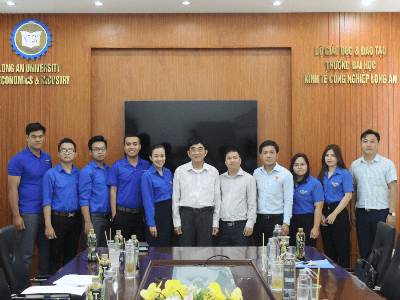 Đoàn trường DLA chào mừng Đoàn kiểm tra công tác Đoàn và Phong trào Thanh thiếu nhi năm 2022