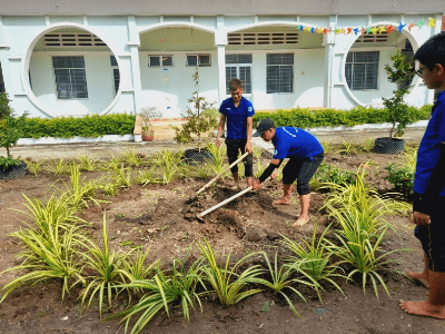 Đoàn viên, sinh viên DLA trong màu áo xanh tình nguyện