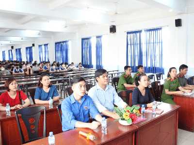 Đoàn viên, sinh viên trường DLA với Hội nghị “Tuyên truyền, hướng dẫn kích hoạt tài khoản định danh điện tử và cài đặt ứng dụng VneID”