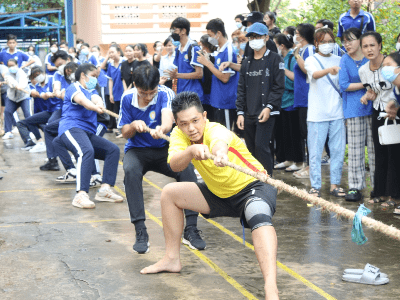 Đoàn viên, sinh viên Trường DLA với hội thi Kéo co chào mừng ngày 20-11