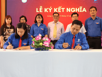 Lễ ký kết nghĩa giữa Đoàn trường DLA và Đoàn cơ sở VNPT Long An