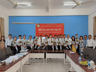 Bảo vệ luận văn thạc sĩ chuyên ngành Quản trị kinh doanh