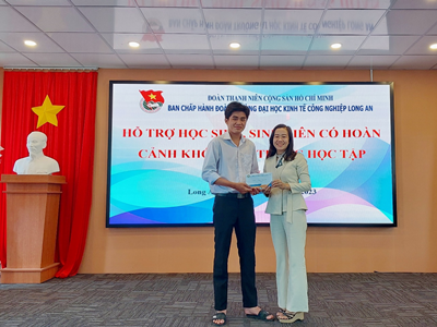 Đoàn trường DLA: Hỗ trợ học sinh, sinh viên có hoàn cảnh khó khăn trong học tập lần 2