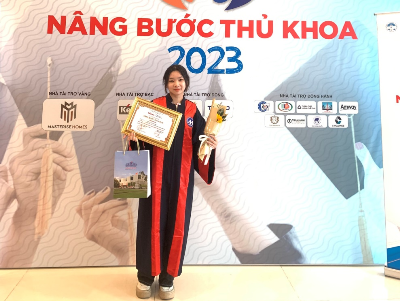 Chúc mừng Sinh viên Hồ Thị Hồng Nhung lớp 23LK đã nhận được học bổng “Nâng bước thủ khoa năm 2023”