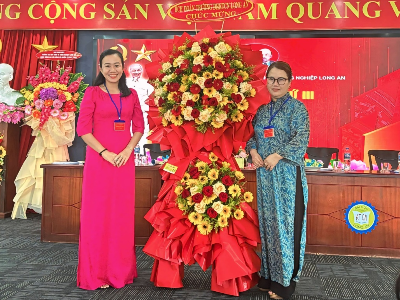 Chúc mừng Đại hội Đảng bộ Trường Đại học Kinh tế Công nghiệp Long An lần thứ III, nhiệm kỳ 2025-2030 thành công rực rỡ