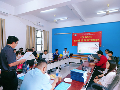 Khoa Công nghệ: Bảo vệ đồ án tốt nghiệp ngành Công nghệ thông tin