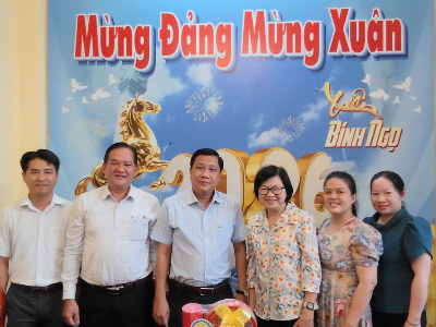 Đảng ủy DLA đến thăm và chúc tết Đảng ủy phường Khánh Hậu