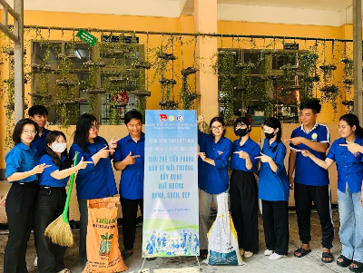 Câu lạc bộ Xung kích Tình nguyện thực hiện cải tạo dàn cây Dola