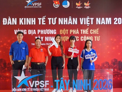 Đoàn viên, sinh viên Trường Đại học Kinh tế Công nghiệp Long An tham dự diễn đàn kinh tế tư nhân Việt Nam 2026